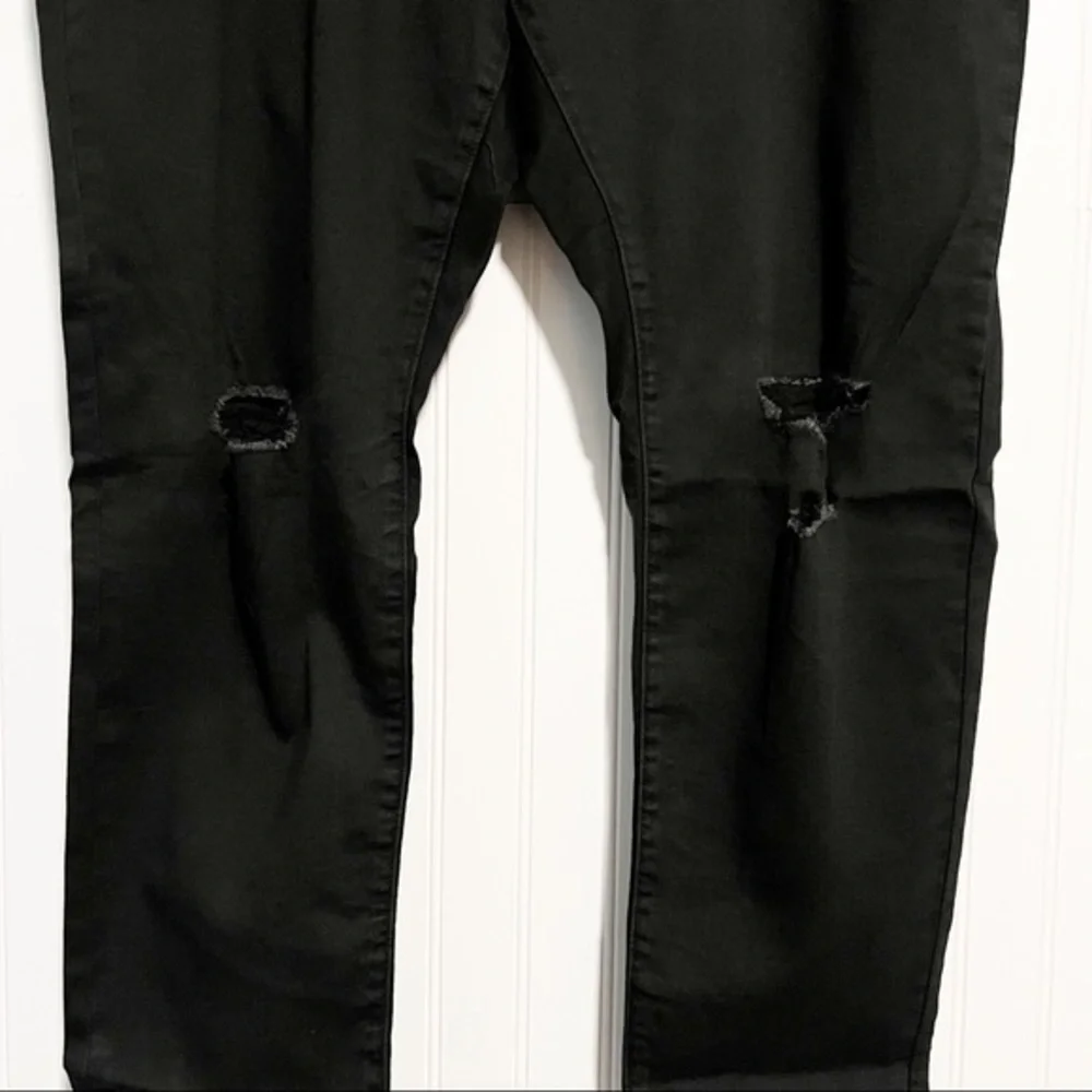 Levi’s 721 High Rise Skinny Jeans Black Close to the Edge